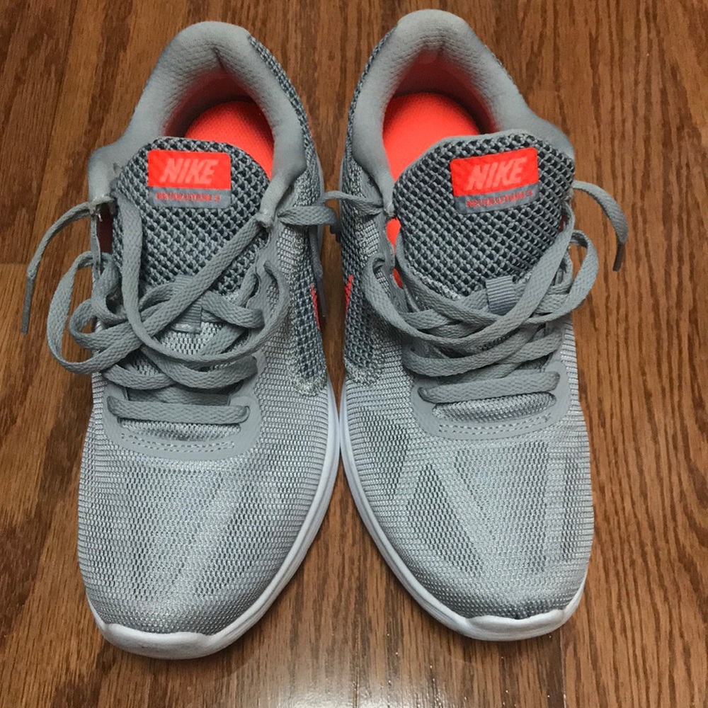 Nike’s sz 5.5